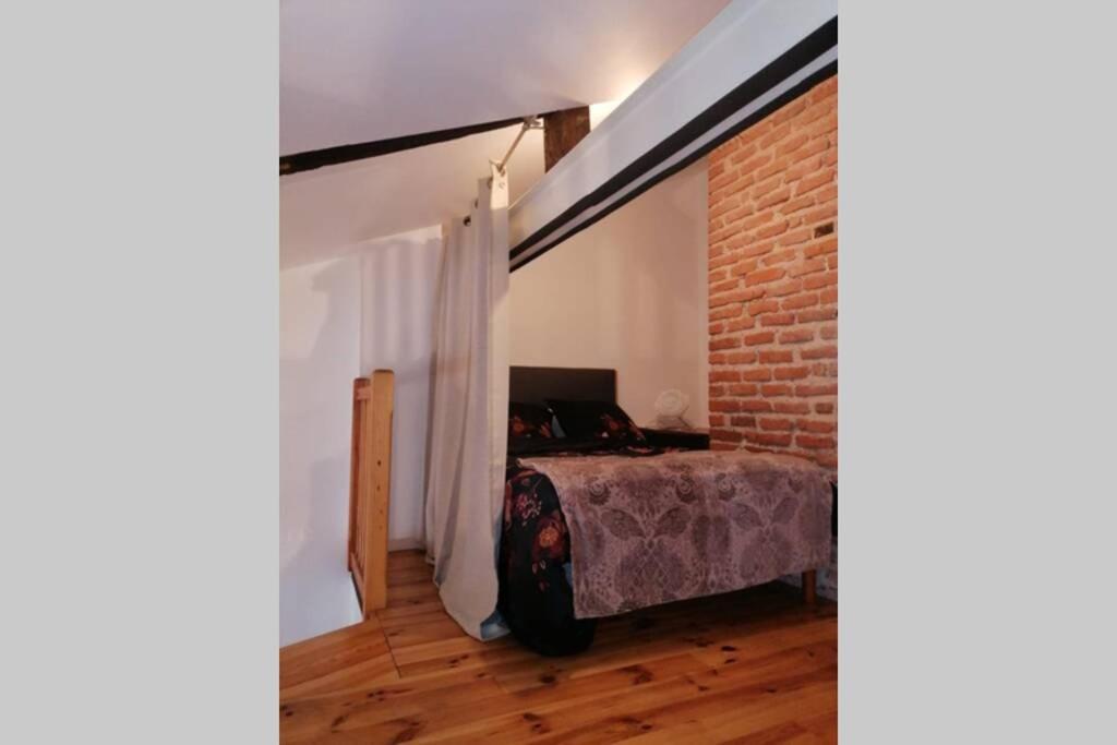 Appartement Exceptionnel 4 Etoiles Hyper Centre Albi 65 M2 Au 4Eme Etage Sans Ascenseur Avec Une Tour Du 12Eme Siecle Exterior photo