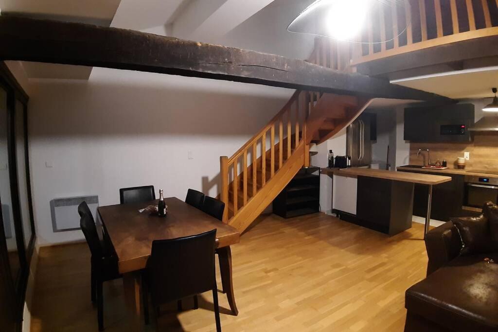 Appartement Exceptionnel 4 Etoiles Hyper Centre Albi 65 M2 Au 4Eme Etage Sans Ascenseur Avec Une Tour Du 12Eme Siecle Exterior photo