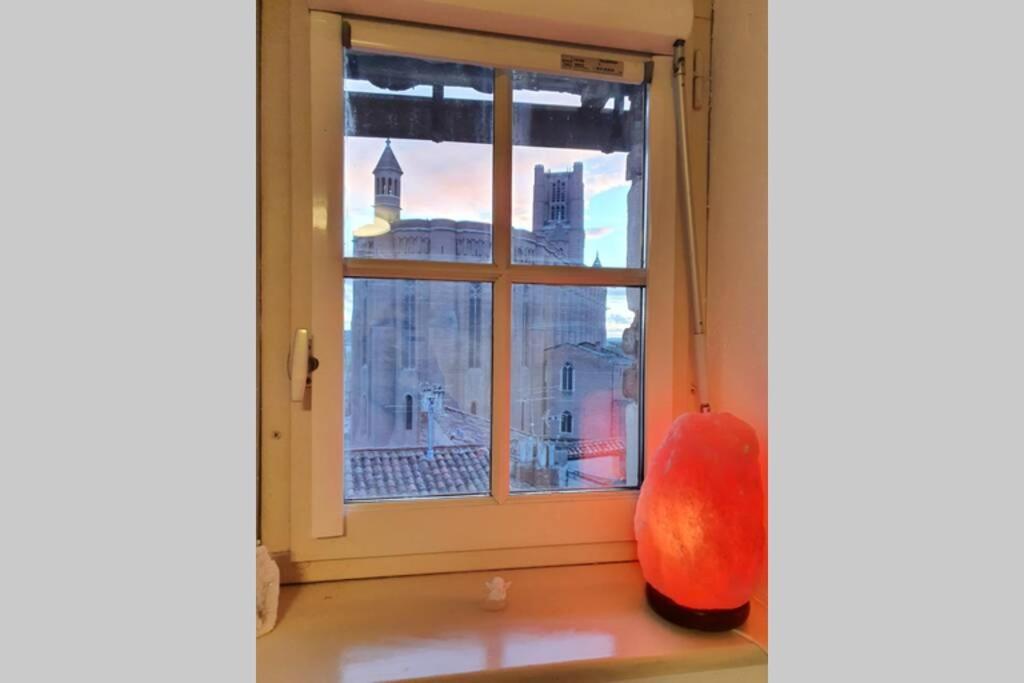Appartement Exceptionnel 4 Etoiles Hyper Centre Albi 65 M2 Au 4Eme Etage Sans Ascenseur Avec Une Tour Du 12Eme Siecle Exterior photo